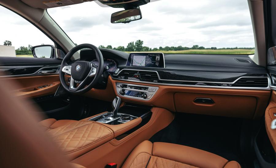 Торпедо BMW 750i xDrive (G11) 2019 года  (NA) (фото 12 из 40)